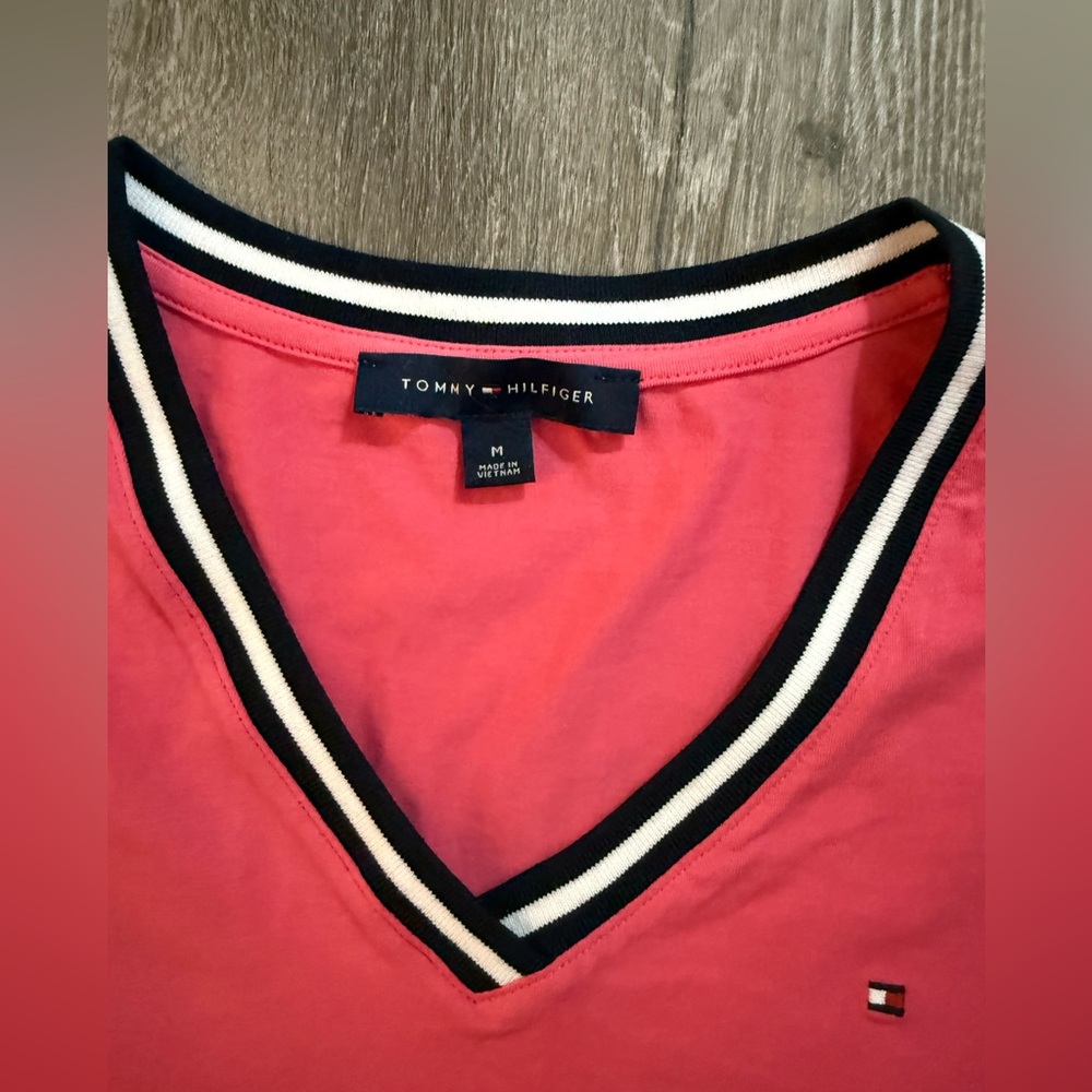 NWOT Tommy Hilfiger SZ M Women's Pink V-Neck Top. slim fit. Never worn - Picture 2 of 8